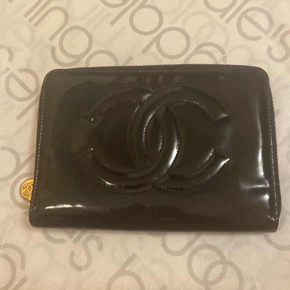 Authentic Chanel wallet - Picture 1 of 9